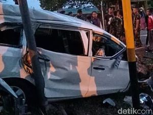 MPV Ringsek Tertabrak KA di Pasuruan, 4 Penumpang Selamat