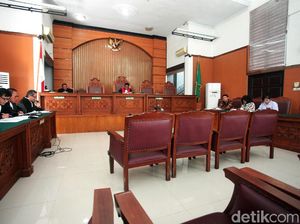 Praperadilan Rommy Lawan KPK akan Diputus Selasa 14 Mei Praperadilan Rommy Lawan KPK akan Diputus Selasa 14 Mei