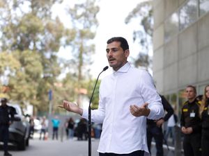 Main Lagi atau Pensiun? Casillas Belum Tahu