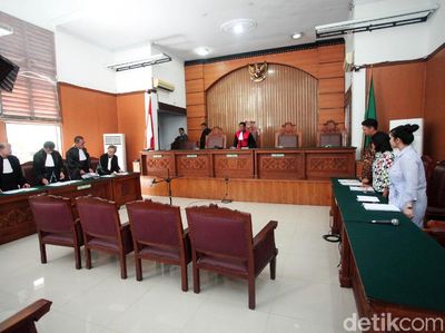 Potret Sidang Praperadilan Tanpa Romahurmuziy