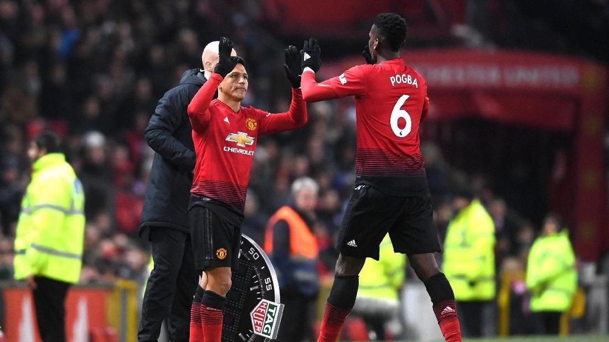 Alexis Sanchez dan Paul Pogba menerima bonus yang teramat besar dari Man United. (Foto: Laurence Griffiths / Getty Images)