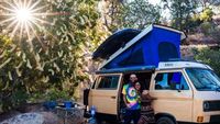 Foto: Pasangan Traveler yang Tinggal di Mobil Van dan Diet Plastik
