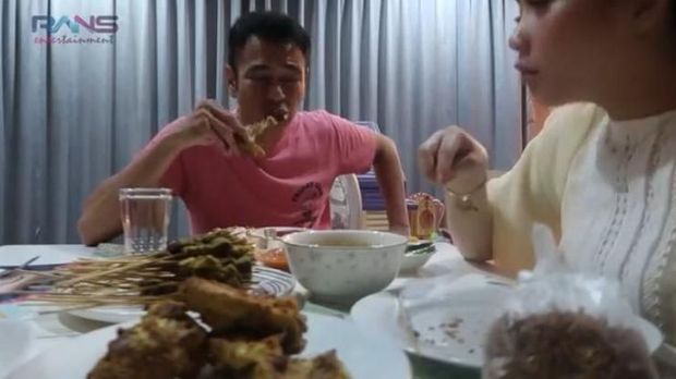 Nagita Slavina dan Raffi Ahmad sahur pertama bersama.
