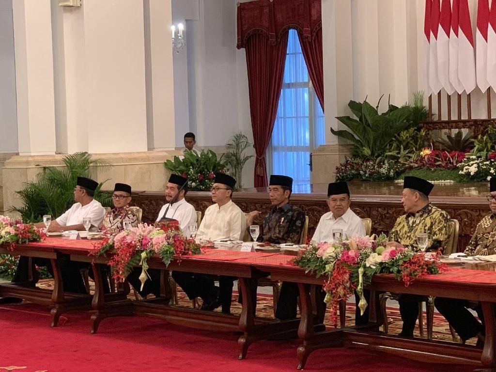 Di Depan Zulhas hingga Fahri, Jokowi Bersyukur Pemilu 2019 Lancar Di Depan Zulhas hingga Fahri, Jokowi Bersyukur Pemilu 2019 Lancar
