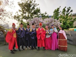 Dibuat Takjub dengan Seoraksan, Sampai Narsis Pakai Hanbok