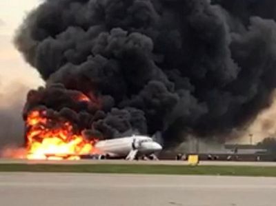Asap Membubung Tinggi, Ini Penampakan Kebakaran Pesawat Aeroflot di Rusia