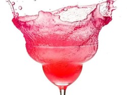 Minuman Bertema Pembalut dan Darah Menstruasi Ini Memicu Kontroversi