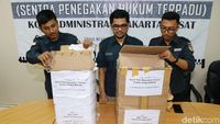 Begini Penampakan Kardus Berisi Ribuan Form C1