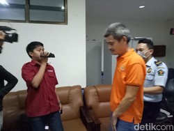 Usai Dipenjara 6 Bulan Karena Jual Obat, WNA Asal China Dideportasi