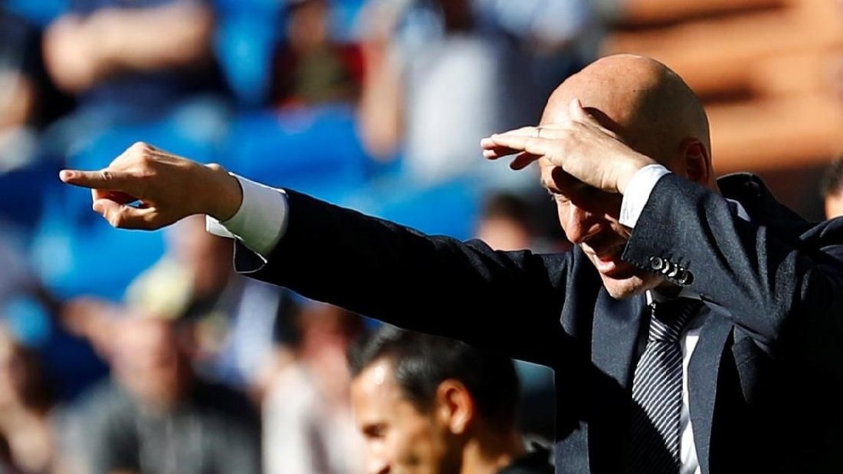 Pelatih Real Madrid Zinedine Zidane tidak memasukkan Gareth Bale saat melawan Villarreal di Santiago Bernabeu, Minggu (5/5/2019). (Foto: Juan Medina/Reuters)