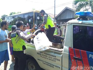 Seorang Pemotor Tewas Usai Tabrakan dengan Trans Jogja Seorang Pemotor Tewas Usai Tabrakan dengan Trans Jogja