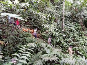 Mayat Membusuk di Bukit Wewe Blitar Berhasil Dievakuasi