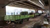 Kolong Tol Becakayu Dijadikan Parkir Liar