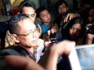Usai Diperiksa, Plt Dirut PLN Ngaku Tak Ikut Sofyan Bahas PLTU Riau-1 Usai Diperiksa, Plt Dirut PLN Ngaku Tak Ikut Sofyan Bahas PLTU Riau-1