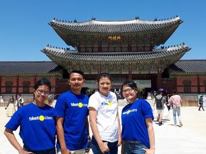 Jalan-jalan di Seoul, dari Istana Megah Hingga Gembok Cinta Jalan-jalan di Seoul, dari Istana Megah Hingga Gembok Cinta