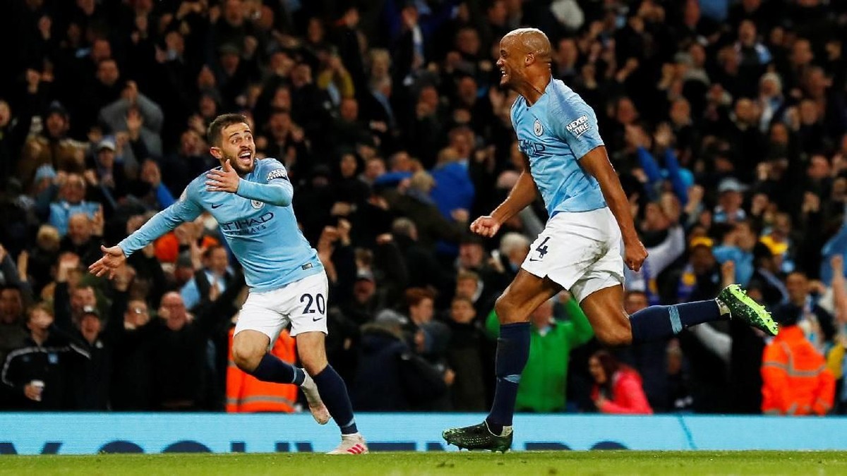 Kapten Manchester City, Vincenet Kompany, merayakan golnya ke gawang Leicester City. (Foto: Jason Cairnduff/Action Images via Reuters)