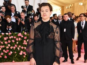 Harry Styles Jadi Brondong, Rumor Pacari Tracee Ellis Ross Beda 21 Tahun Harry Styles Jadi Brondong, Rumor Pacari Tracee Ellis Ross Beda 21 Tahun