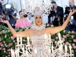 Katy Perry Menari di Bawah Sinar Matahari dalam Never Really Over