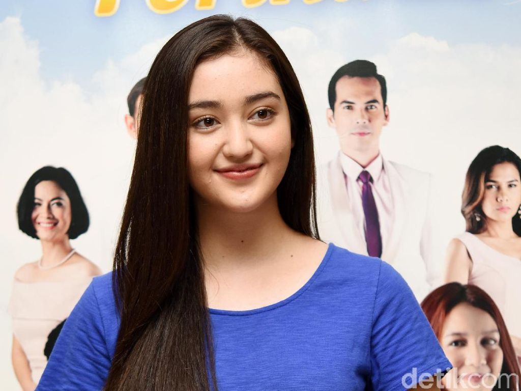 Ranty Maria Nyaman Dekat dengan Mischa Chandrawinata Ranty Maria Nyaman Dekat dengan Mischa Chandrawinata