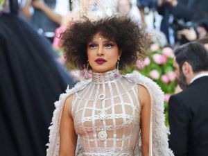 Dianggap Nggak Oke, Priyanka Chopra Diminta Permak Payudara Dianggap Nggak Oke, Priyanka Chopra Diminta Permak Payudara