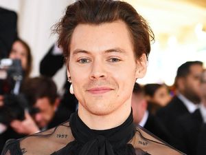 Harry Styles Dikabarkan Perankan Pangeran Eric di The Little Mermaid Harry Styles Dikabarkan Perankan Pangeran Eric di The Little Mermaid