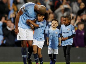 Vincent Kompany Bukan Kapten Biasa Vincent Kompany Bukan Kapten Biasa
