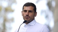 Nyaris sepekan dirawat di rumah sakit, Iker Casillas akhir diperbolehkan untuk keluar pada Senin (6/5/2019) sore waktu setempat. (REUTERS/Rafael Marchante)