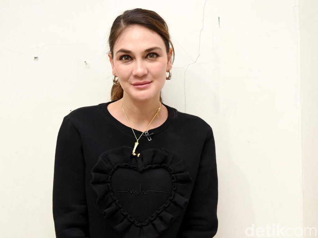 Luna Maya Gemas saat Bertemu Cucu Jokowi Luna Maya Gemas saat Bertemu Cucu Jokowi
