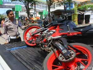 Motor Vs MPV di Jalan Lintas Selatan Pacitan, Korban Luka-luka