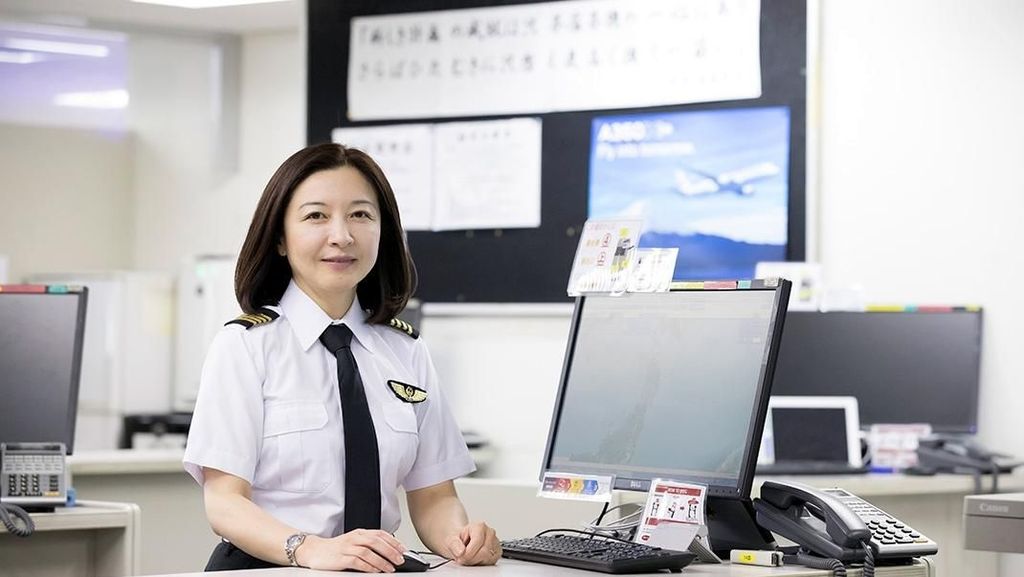 Foto: Ari Fuji, Pilot Penerbangan Komersil Wanita Pertama di Jepang