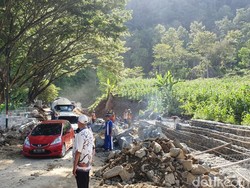 Persiapan Jalur Mudik, Jalan Ambles di Ponorogo-Pacitan Diperbaiki