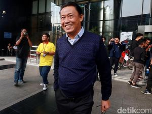 Senyum Ahmadi Noor Supit Usai Diperiksa KPK Soal e-KTP