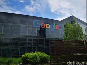 Google Patenkan Ponsel Layar Lipat Anti Mainstream