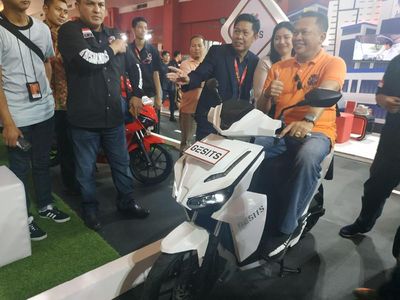 Bamsoet Naksir Gesits, Langsung Pesan 1 Warna Kuning