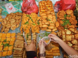 Nggak Harus ke Sumbar, Yuk Berburu Takjil Khas Minang di Pasar Senen!