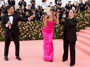 Repotnya Para Pahlawan yang Bantu Selebriti Tampil Heboh di Met Gala