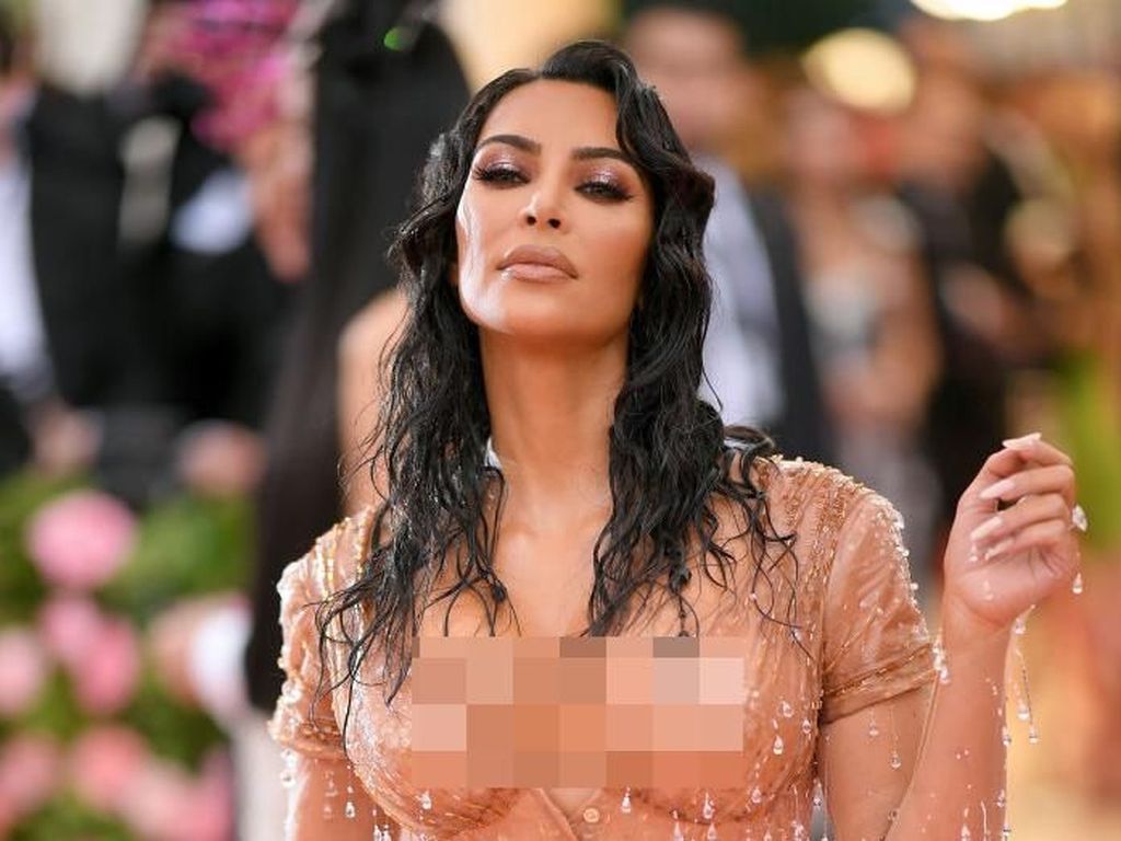 Kasihan, Kim Kardashian Susah Duduk karena Pakai Baju Ini di MET Gala 2019 Kasihan, Kim Kardashian Susah Duduk karena Pakai Baju Ini di MET Gala 2019