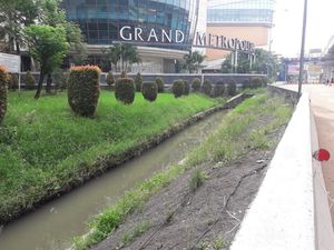 Viral Kemunculan Biawak di Saluran Air di Belakang Mal di Bekasi Viral Kemunculan Biawak di Saluran Air di Belakang Mal di Bekasi