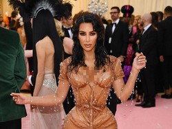 Kim Kardashian Ungkit Kisah Met Gala 2019, Kanye Protes Terlalu Seksi