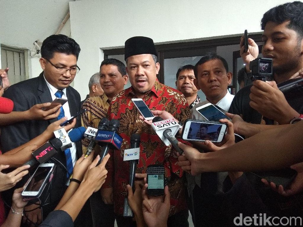Jadi Saksi Meringankan Ratna Sarumpaet, Fahri Hamzah: Dia Sudah Minta Maaf Jadi Saksi Meringankan Ratna Sarumpaet, Fahri Hamzah: Dia Sudah Minta Maaf