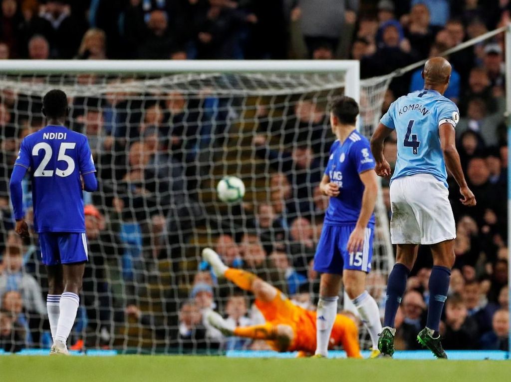 Boom... dari Kapten Kompany! Boom... dari Kapten Kompany!