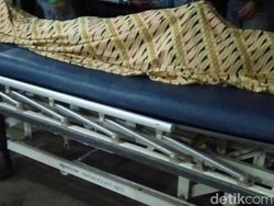 Ambulans Mahal, Warga Garut Pilih Taksi Online Antar Jenazah Ibu