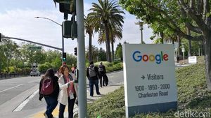 Ngabuburit di Markasnya Mbah Google