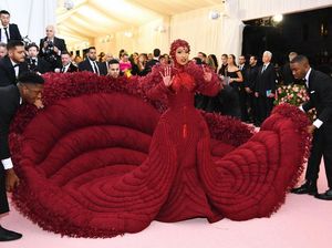 Bukan Kaleng-kalengan, 8 Artis Ini Pakai Gaun Termahal di Dunia Bukan Kaleng-kalengan, 8 Artis Ini Pakai Gaun Termahal di Dunia