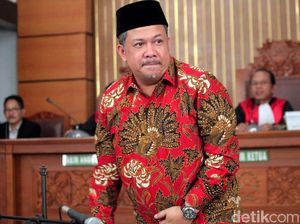Fahri Hamzah soal RKUHP: Bayangkan! 74 Tahun Merdeka Masih Pakai UU Belanda Fahri Hamzah soal RKUHP: Bayangkan! 74 Tahun Merdeka Masih Pakai UU Belanda