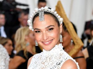 Gal Gadot Tak Mau Pakai Jet Pribadi Demi Selamatkan Lingkungan Gal Gadot Tak Mau Pakai Jet Pribadi Demi Selamatkan Lingkungan
