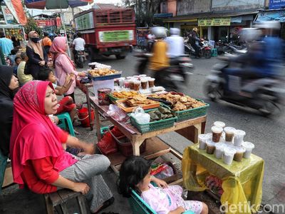 Serunya Berburu Takjil di Sungai Bambu Jakut