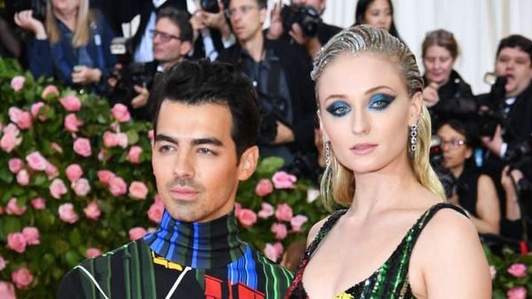 Setelah Nikah Mendadak, Joe Jonas & Sophie Turner Pamer Mesra di MET Gala
