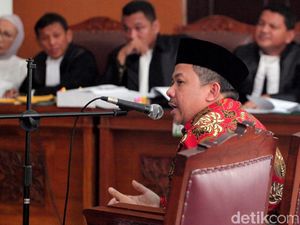 Jurus Fahri Bela Ratna yang Bohong Digebuki