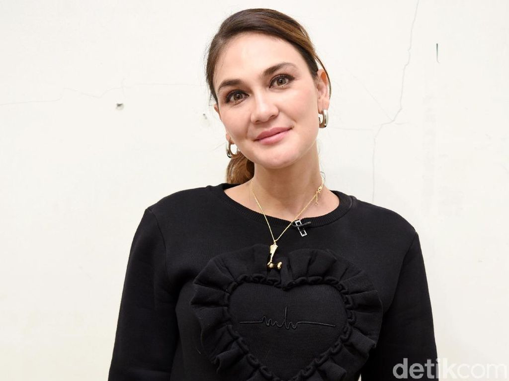 Jawaban Luna Maya yang Tak Sebut Nama Syahrini di Promo Acara Jawaban Luna Maya yang Tak Sebut Nama Syahrini di Promo Acara